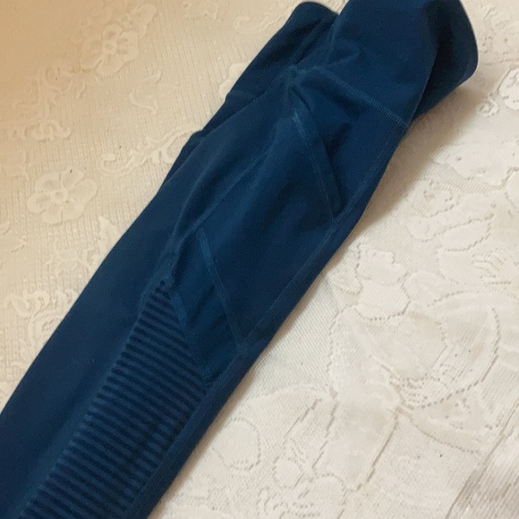 Old Navy Active go-dry leggings - Picture 3 of 4